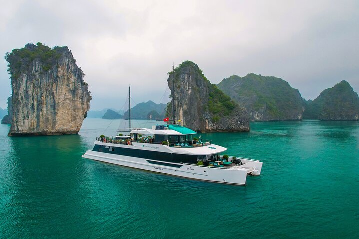 Luksusdagscruise på Halong Bay & Lan Ha Bay med The Halong Catamaran | wizardtrip
