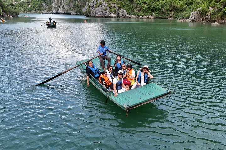 Crucero de lujo en catamarán por la Bahía de Halong y Lan Ha, Vietnam, con actividades y vistas panorámicas, foto 19 | wizardtrip