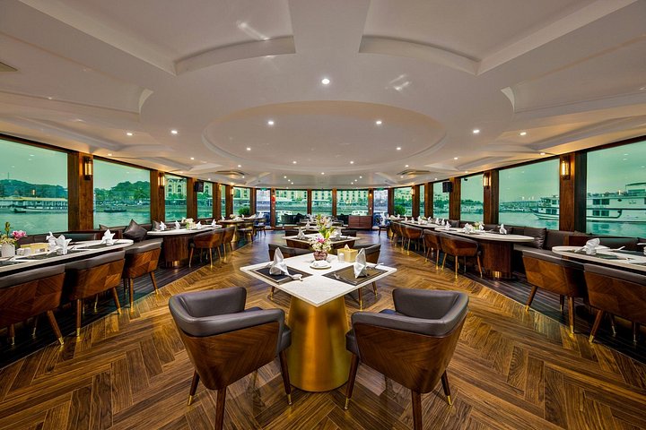 Crucero de lujo en catamarán por la Bahía de Halong y Lan Ha, Vietnam, con actividades y vistas panorámicas, foto 25 | wizardtrip