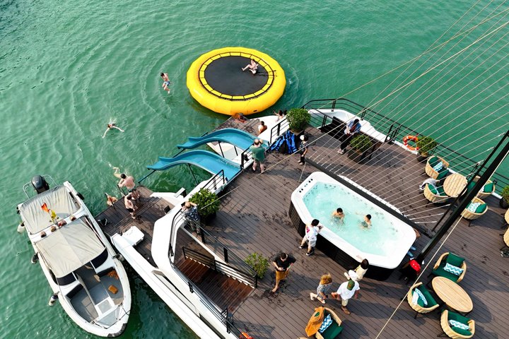 Crucero de lujo en catamarán por la Bahía de Halong y Lan Ha, Vietnam, con actividades y vistas panorámicas, foto 35 | wizardtrip
