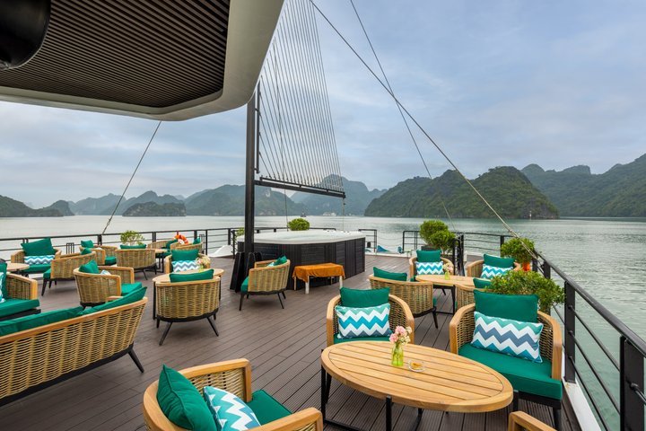 Crucero de lujo en catamarán por la Bahía de Halong y Lan Ha, Vietnam, con actividades y vistas panorámicas, foto 37 | wizardtrip