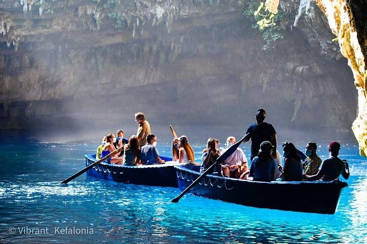 Kefalonias naturområder: Drogarati-grottens formasjoner og Melissani-sjøens båttur, foto 7 | wizardtrip