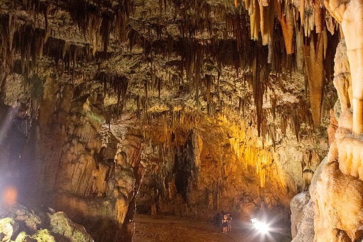 Kefalonias naturområder: Drogarati-grottens formasjoner og Melissani-sjøens båttur, foto 8 | wizardtrip