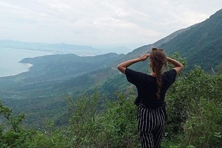 Scenic motorbike tour along Vietnam's coast and mountains, featuring Hai Van Pass and Son Tra Peninsula, photo 17 | wizardtrip