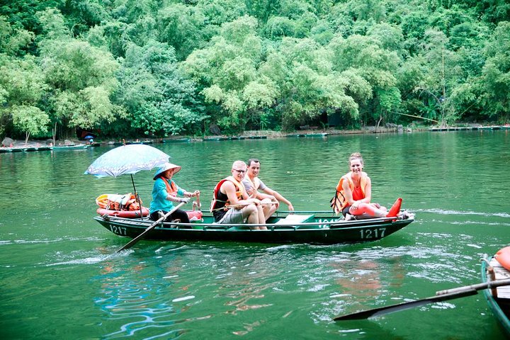 Excursion d'une journée de Hanoï à Ninh Binh, avec balades en bateau, vélo et sites historiques, photo 6 | wizardtrip