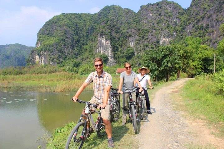 Excursion d'une journée de Hanoï à Ninh Binh, avec balades en bateau, vélo et sites historiques, photo 7 | wizardtrip