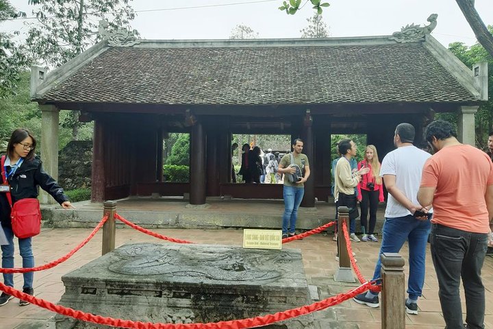 Excursion d'une journée de Hanoï à Ninh Binh, avec balades en bateau, vélo et sites historiques, photo 10 | wizardtrip