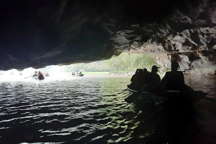 Excursion d'une journée de Hanoï à Ninh Binh, avec balades en bateau, vélo et sites historiques, photo 13 | wizardtrip