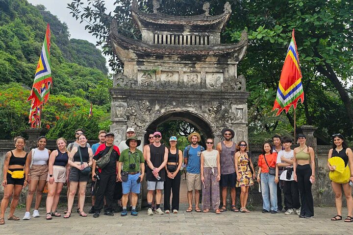Excursion d'une journée de Hanoï à Ninh Binh, avec balades en bateau, vélo et sites historiques, photo 15 | wizardtrip