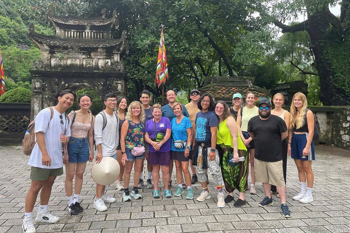 Excursion d'une journée de Hanoï à Ninh Binh, avec balades en bateau, vélo et sites historiques, photo 18 | wizardtrip