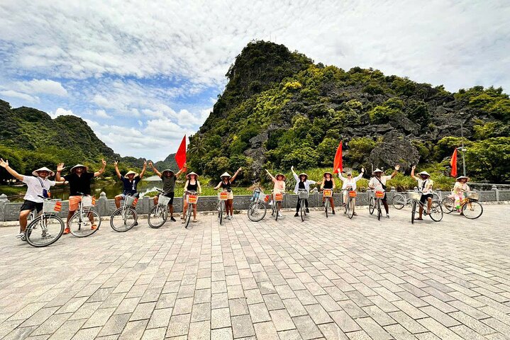 Excursion d'une journée de Hanoï à Ninh Binh, avec balades en bateau, vélo et sites historiques, photo 25 | wizardtrip