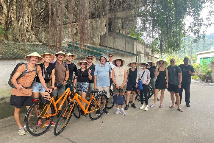 Excursion d'une journée de Hanoï à Ninh Binh, avec balades en bateau, vélo et sites historiques, photo 30 | wizardtrip