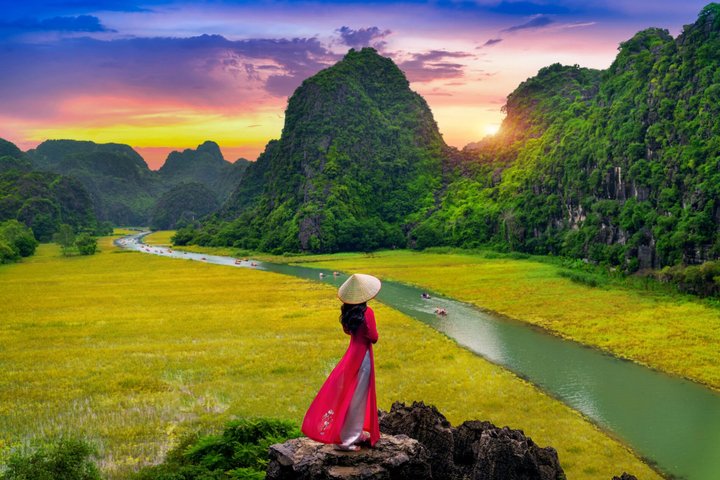 Excursion d'une journée de Hanoï à Ninh Binh, avec balades en bateau, vélo et sites historiques, photo 33 | wizardtrip