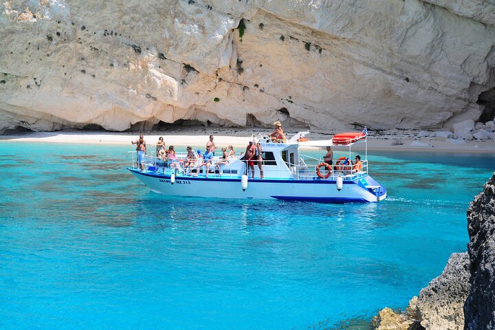 Boottocht naar Zakynthos' Shipwreck Beach en Blauwe Grotten met zwemstops, foto 15 | wizardtrip
