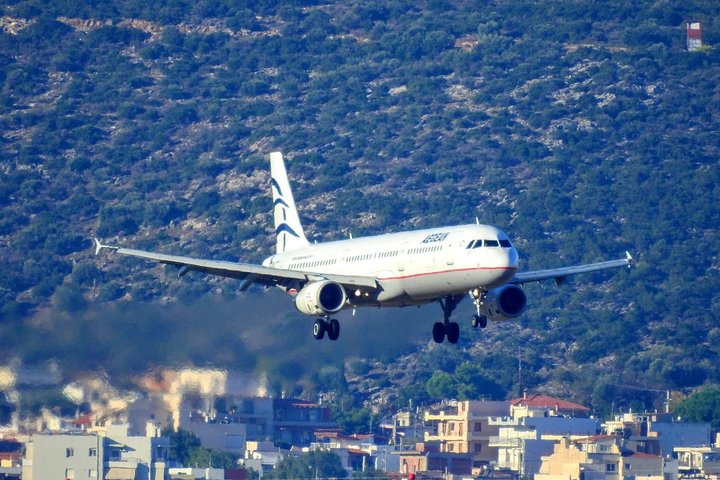 Comfortable Mercedes-Benz airport transfer service in Athens, Greece, with professional drivers, photo 9 | wizardtrip