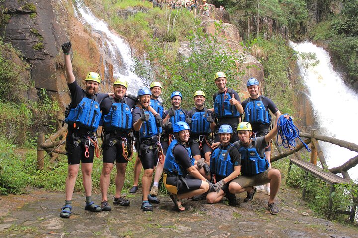 Aventure de canyoning extrême à la cascade de Datanla à Da Lat, Vietnam, avec descente en rappel et toboggans aquatiques, photo 9 | wizardtrip