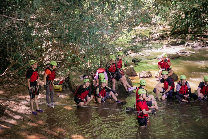 Aventure de canyoning extrême à la cascade de Datanla à Da Lat, Vietnam, avec descente en rappel et toboggans aquatiques, photo 12 | wizardtrip