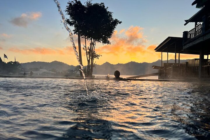 Admirez un lever de soleil époustouflant sur le Mont Batur depuis une Jeep classique, en explorant les champs de lave noire à Bali, photo 11 | wizardtrip