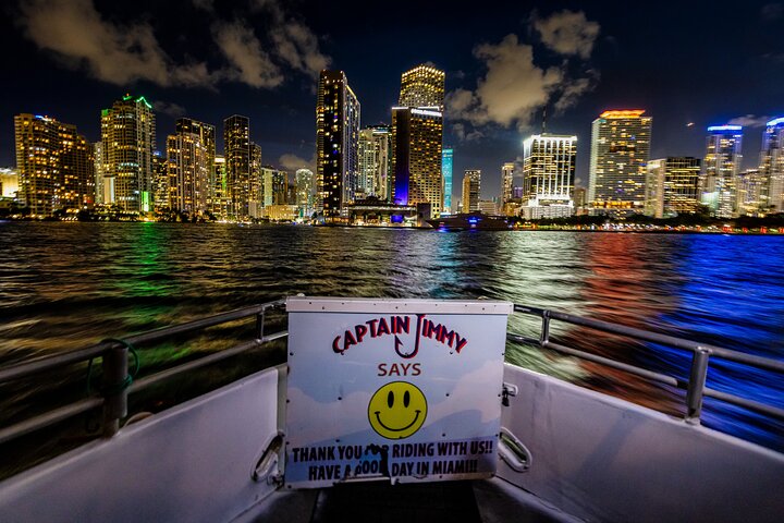 Nyt et avslappende Miami cocktailcruise ved solnedgang, med utsikt over byens lys og naturskjønn utsikt, foto 19 | wizardtrip