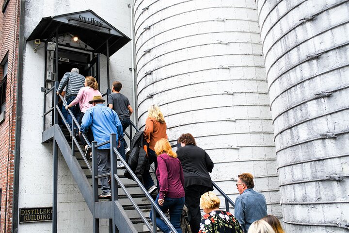 Visite a histórica Destilaria Jack Daniel's em Lynchburg, Tennessee, com degustações de whiskey e transporte desde Nashville, foto 8 | wizardtrip
