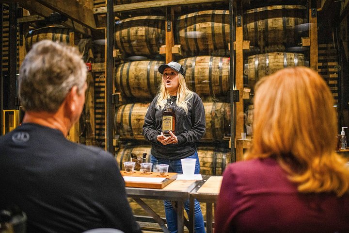 Visite a histórica Destilaria Jack Daniel's em Lynchburg, Tennessee, com degustações de whiskey e transporte desde Nashville, foto 12 | wizardtrip