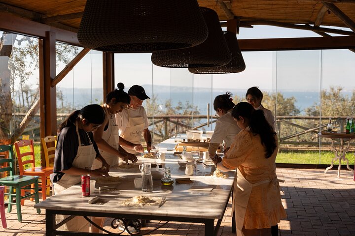 Clase de cocina y cena tradicional de Sorrento con recogida - 100% práctica | wizardtrip