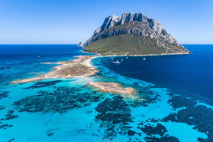 Tavolara Boat Tour and Snorkeling | wizardtrip