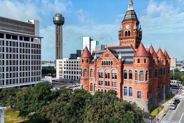 Tur i åben varebil i Dallas forbi vartegn som JFK Memorial og Pioneer Plaza, foto 9 | wizardtrip
