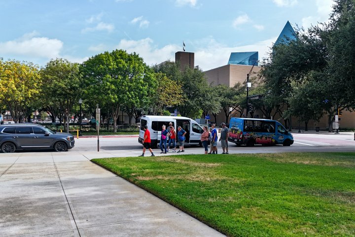 Tur i åben varebil i Dallas forbi vartegn som JFK Memorial og Pioneer Plaza, foto 12 | wizardtrip