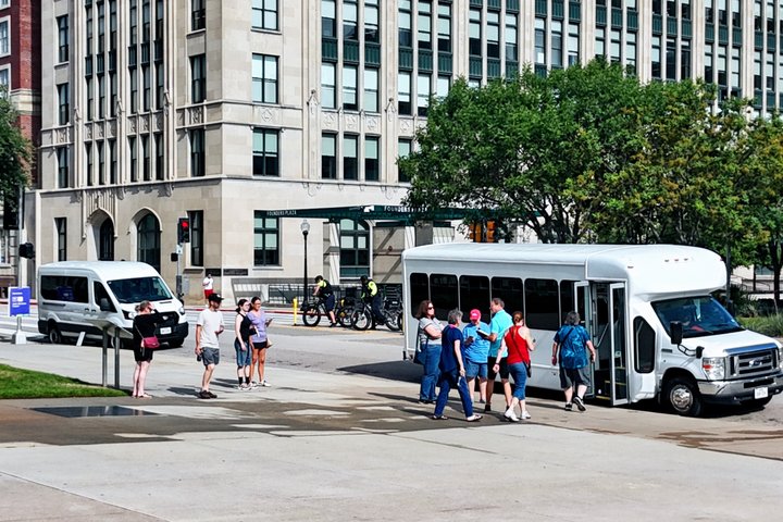Tur i åben varebil i Dallas forbi vartegn som JFK Memorial og Pioneer Plaza, foto 15 | wizardtrip