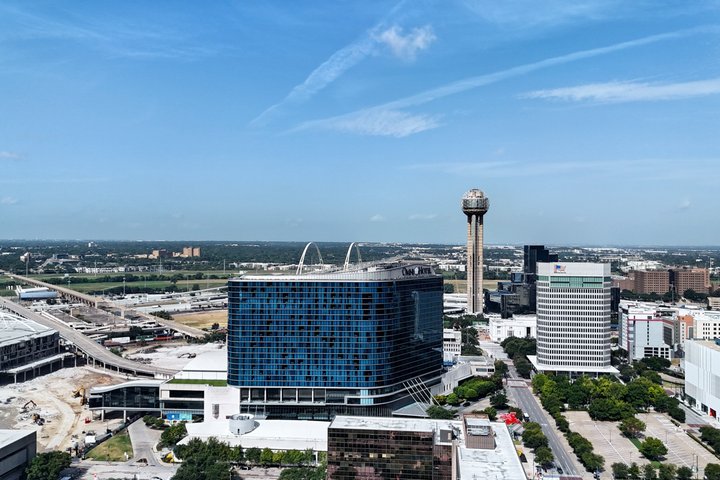 Tur i åben varebil i Dallas forbi vartegn som JFK Memorial og Pioneer Plaza, foto 26 | wizardtrip