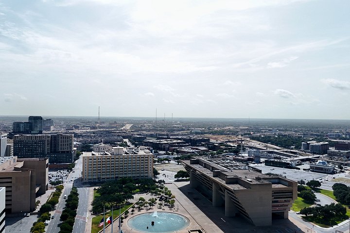 Tur i åben varebil i Dallas forbi vartegn som JFK Memorial og Pioneer Plaza, foto 27 | wizardtrip
