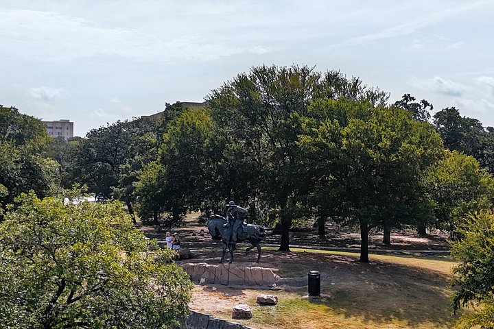 Tur i åben varebil i Dallas forbi vartegn som JFK Memorial og Pioneer Plaza, foto 34 | wizardtrip