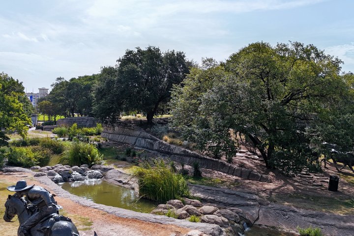 Tur i åben varebil i Dallas forbi vartegn som JFK Memorial og Pioneer Plaza, foto 37 | wizardtrip