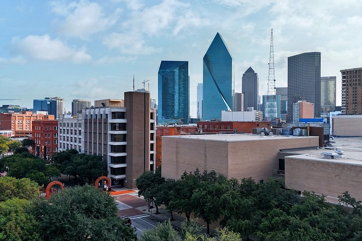 Tur i åben varebil i Dallas forbi vartegn som JFK Memorial og Pioneer Plaza, foto 49 | wizardtrip