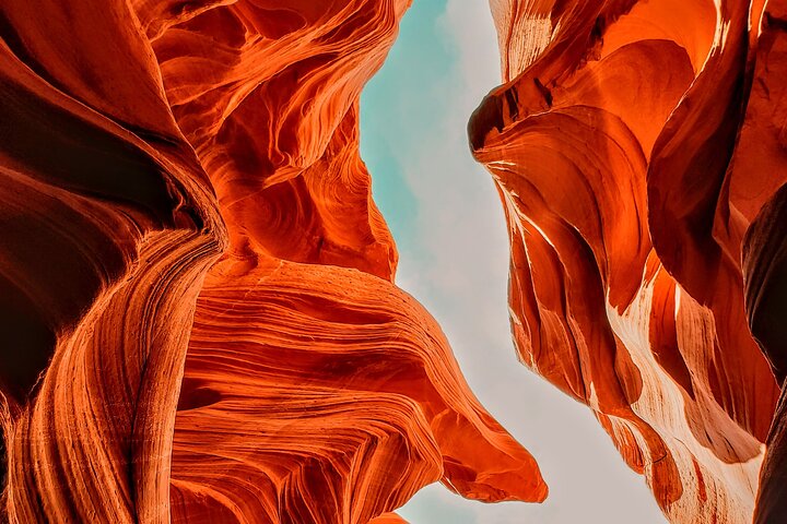 Udforsk de fantastiske sandstensformationer og smalle passager i Lower Antelope Canyon på en guidet tur i Page, Arizona, foto 9 | wizardtrip