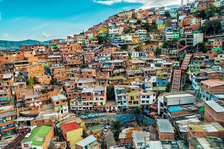 コロンビア、メデジンのコムナ13グラフィティツアー、ストリートアートと地元文化を紹介、写真7 | wizardtrip