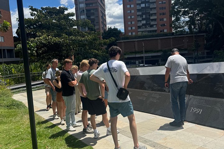 Utforska Medellín's historia med en tur som täcker Pablo Escobars liv, museum och minnesmärken, foto 13 | wizardtrip