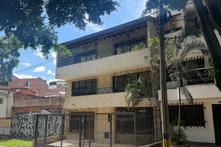 Utforska Medellín's historia med en tur som täcker Pablo Escobars liv, museum och minnesmärken, foto 14 | wizardtrip