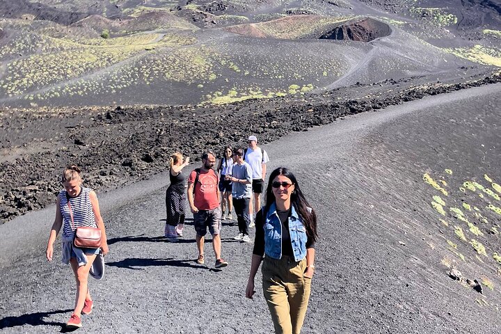 Morgeneventyr på Etna-bjergets kratere, lavastrømme og unikke landskaber fra Catania, Sicilien, foto 9 | wizardtrip