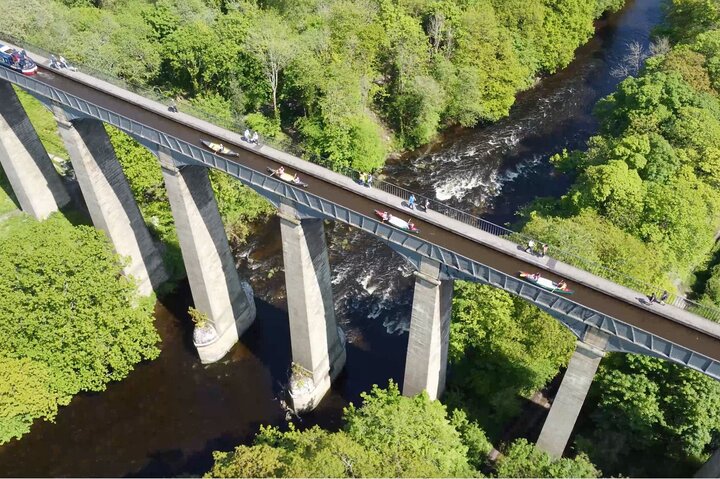 Canoë sur l'aqueduc de Pontcysyllte à Llangollen | wizardtrip