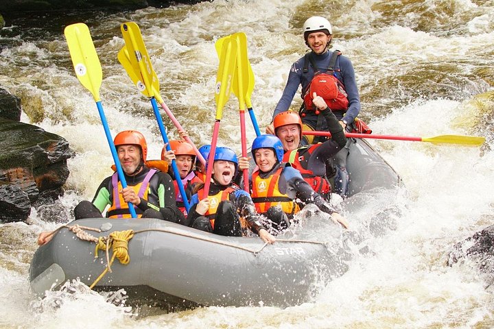 Spannend wildwaterraftavontuur op de River Dee in Llangollen, Wales, foto 2 | wizardtrip