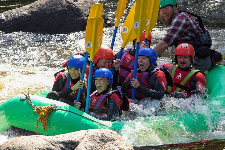 Spannend wildwaterraftavontuur op de River Dee in Llangollen, Wales, foto 4 | wizardtrip