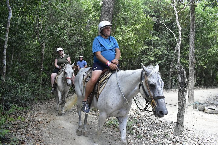 Passeio de aventura na selva de Cancun com quadriciclos, tirolesas, passeios a cavalo e mergulho em cenote, foto 26 | wizardtrip