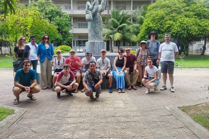 Visite des Champs de la Mort et du Musée du Génocide Toul Sleng (S21) | wizardtrip