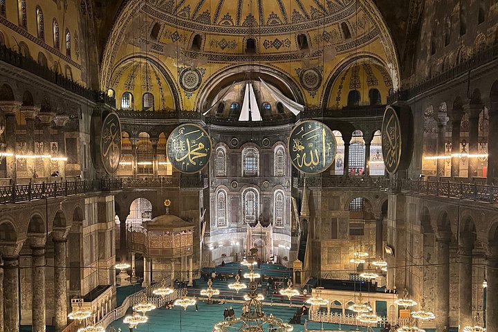 Tour privado guiado por los monumentos históricos icónicos de Estambul, incluyendo Santa Sofía, la Mezquita Azul y el Palacio de Topkapi, foto 10 | wizardtrip