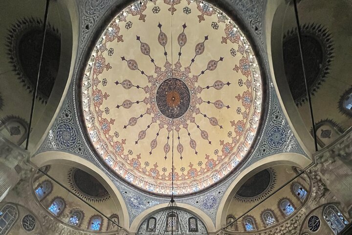 Tour privado guiado por los monumentos históricos icónicos de Estambul, incluyendo Santa Sofía, la Mezquita Azul y el Palacio de Topkapi, foto 12 | wizardtrip