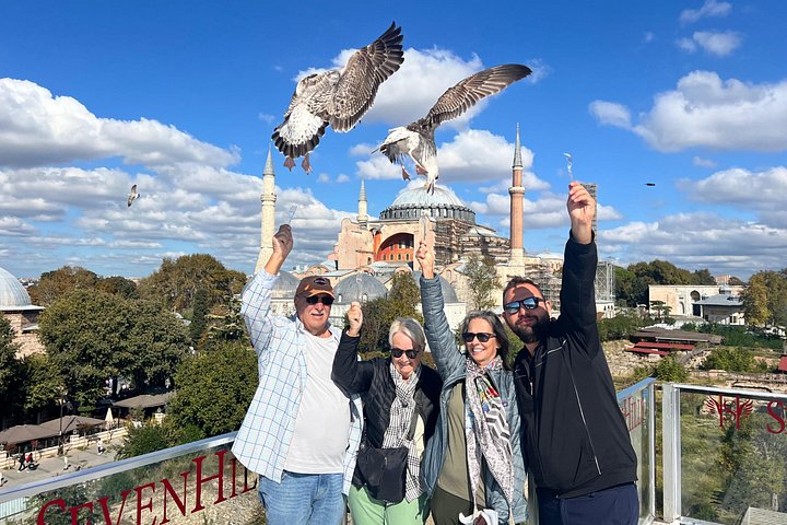 Tour privado guiado por los monumentos históricos icónicos de Estambul, incluyendo Santa Sofía, la Mezquita Azul y el Palacio de Topkapi, foto 17 | wizardtrip