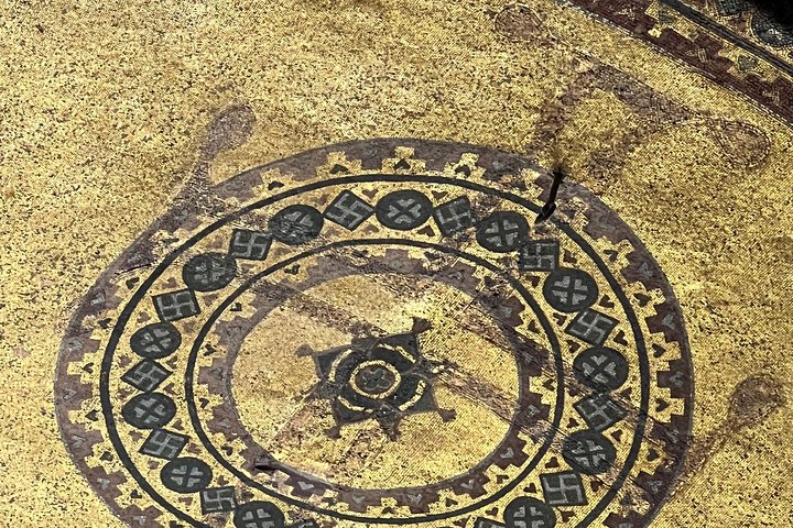 Tour privado guiado por los monumentos históricos icónicos de Estambul, incluyendo Santa Sofía, la Mezquita Azul y el Palacio de Topkapi, foto 18 | wizardtrip