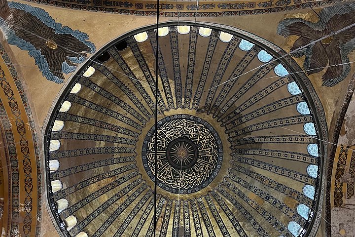 Tour privado guiado por los monumentos históricos icónicos de Estambul, incluyendo Santa Sofía, la Mezquita Azul y el Palacio de Topkapi, foto 19 | wizardtrip